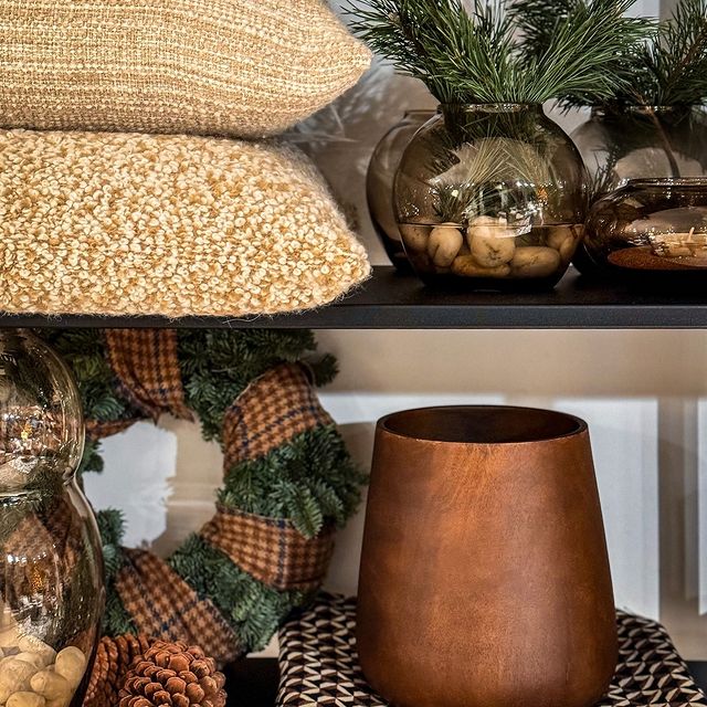 Mood-makers and festive pieces. Create the perfect holiday setting with our cosy objects.⁠
⁠
Our Antwerp store is opened every Sunday in December and enjoy a sparking drink while picking out the perfect gifts.⁠
⁠
⁠
#scapa #scapahome #escapetheordinary #furniture #belgiandesign #interior #interiordesign #designer #christmas #shopping #xmas #holiday #festive #gifts #gifting #giftingseason #floral #florals #red